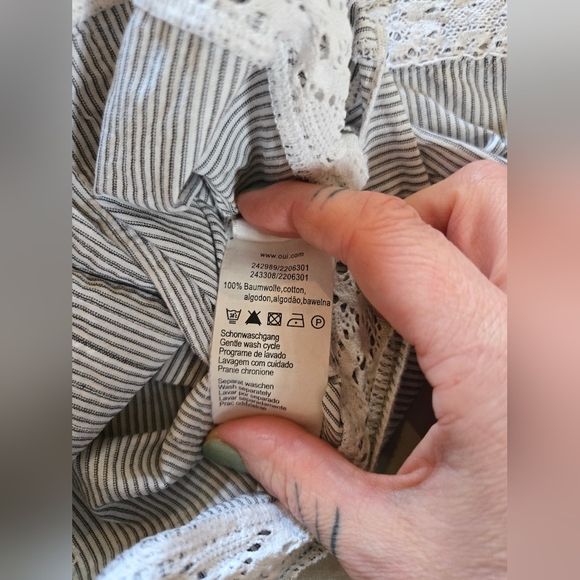 Oui Moments | Striped Lace Trim Cami Top, Ptp 17" - Picture 8 of 8